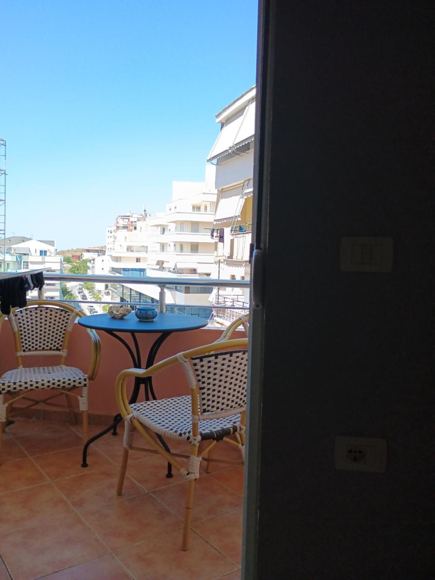 Near Wifi Apartament Saranda